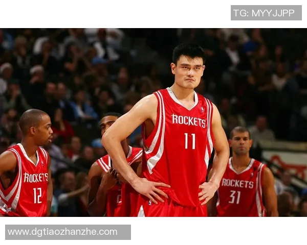 姚明赛场趣事揭秘：那些年他与球迷的搞笑互动与难忘瞬间